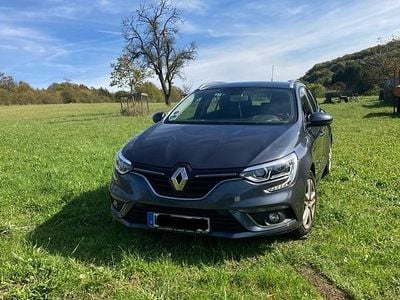 Gebraucht Renault Mégane GrandTour 132 PS (97 kW) 2017 Silber Kombi
