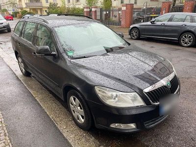 Second-hand Skoda Octavia Ambition 105 CP (77 kW) 2012 Negru Break