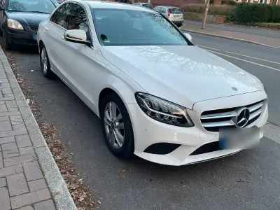 Gebraucht Mercedes C180 156 PS (114 kW) 2019 Weiß Limousine