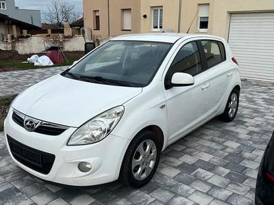 Gebraucht Hyundai i20 75 PS (55 kW) 2010 Weiß Kleinwagen