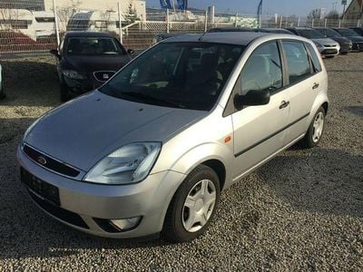 Second-hand Ford Fiesta 69 CP (50 kW) 2003 Argintiu Berlinǎ