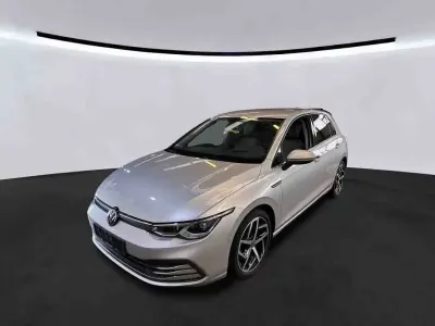 Używany VW Golf VII Pro 150 KM (110 kW) 2020 Srebrny Sedan/Limuzyna