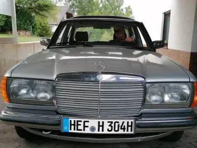 Gebraucht Mercedes 200 60 PS (44 kW) 1983 Silber Limousine