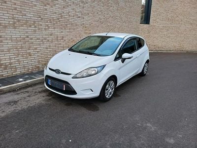 Weiß Gebraucht 2011 Ford Fiesta Kleinwagen | 2.400 € (Etwas zu teuer)
