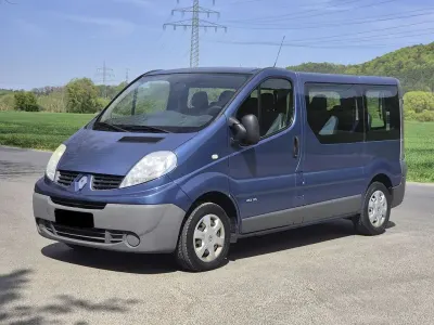 Second-hand Renault Trafic 114 CP (83 kW) 2010 Albastru Monovolum