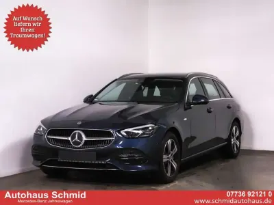Gebraucht Mercedes C300 204 PS (150 kW) 2025 Metalliclack sodalithblau Kombi