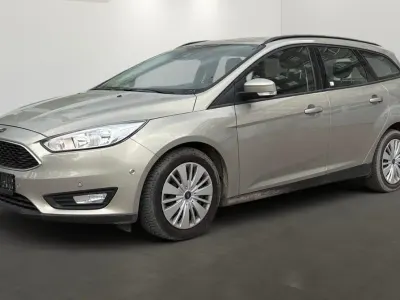 Gebraucht Ford Focus Trend 125 PS (91 kW) 2015 Silber Limousine