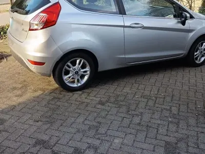 Gebraucht Ford Fiesta 80 PS (58 kW) 2016 Grau Kleinwagen