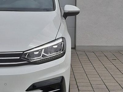 Pure white Gebraucht 2017 VW Touran Van / Kleinbus | 21.499 € (Teuer)