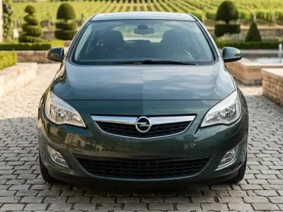 Gebraucht Opel Astra 116 PS (85 kW) 2010 Grün Kombi