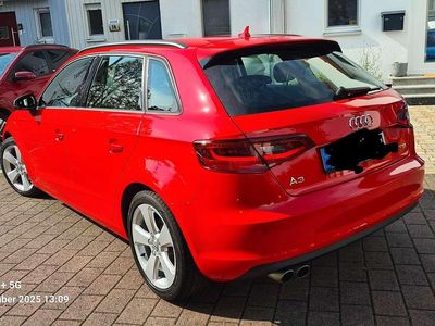 Gebraucht Audi A3 Ambiente 125 PS (91 kW) 2015 Rot Limousine