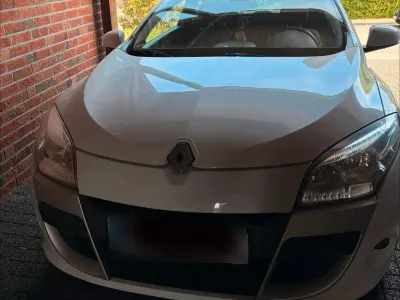 Gebraucht Renault Mégane Coupé 110 PS (80 kW) 2011 Weiß Coupé