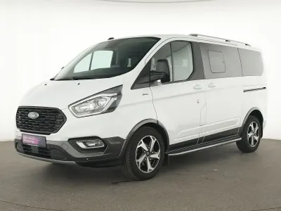 Usata Ford Tourneo Active 185 CV (136 kW) 2022 Bianco Monovolume