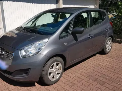 Gebraucht Kia Venga 90 PS (66 kW) 2010 Grau Kleinwagen