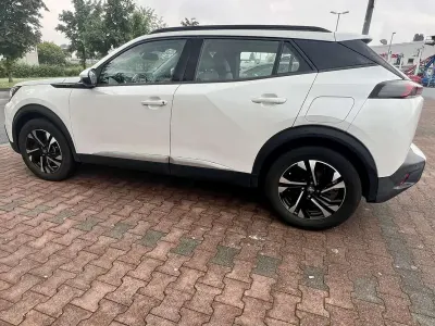 Gebraucht Peugeot e-2008 Allure 100 kW (136 PS) 2020 SUV