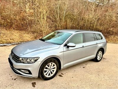 Gebraucht VW Passat 150 PS (110 kW) 2023 Silber Kombi