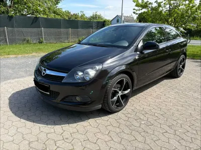 Gebraucht Opel Astra GTC Sport 116 PS (85 kW) 2010 Schwarz Limousine