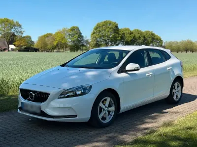 Usata Volvo V40 Kinetic 152 CV (111 kW) 2018 Bianco Berlina