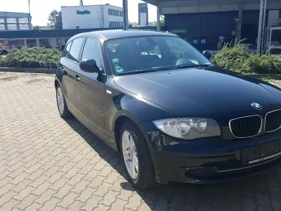 Gebraucht BMW 118 122 PS (89 kW) 2011 Schwarz Kleinwagen