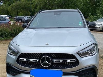 Mercedes GLA220