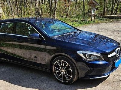 Gebraucht Mercedes CLA180 Shooting Brake Urban 122 PS (89 kW) 2017 Blau Kombi