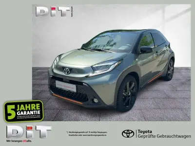 Gebraucht Toyota Aygo Limited 72 PS (52 kW) 2022 Cardamon green / night sky black (metallic) Kleinwagen