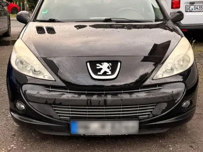 Gebraucht Peugeot 206 Tendance 75 PS (55 kW) 2009 Schwarz Kleinwagen