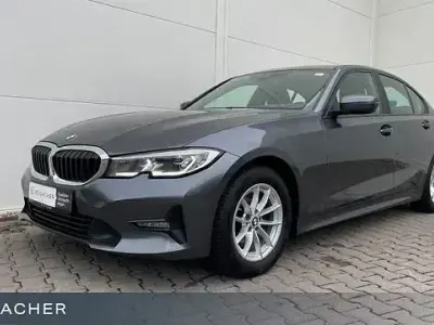 Używany BMW 320 Advantage 190 KM (139 kW) 2022 Szary Sedan/Limuzyna