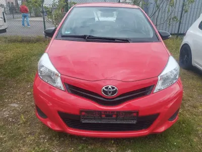 Gebraucht Toyota Yaris Cool 99 PS (72 kW) 2013 Rot Kleinwagen
