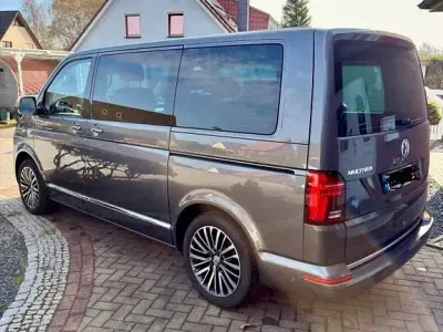 Gebraucht VW Multivan 204 PS (150 kW) 2021 Grau Van / Kleinbus