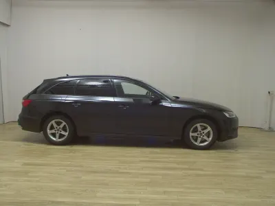 Gebraucht Audi A4 Basis 163 PS (119 kW) 2023 Mythosschwarz metallic Kombi