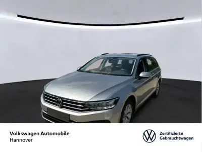 Gebraucht VW Passat Basis 150 PS (110 kW) 2023 Pyritsilber metallic Kombi
