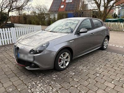 Gebraucht Alfa Romeo Giulietta 150 PS (110 kW) 2017 Grau Kleinwagen