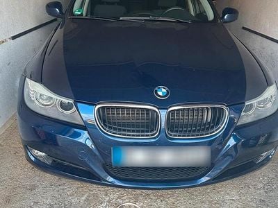 Gebraucht BMW 320 184 PS (135 kW) 2011 Blau Kombi