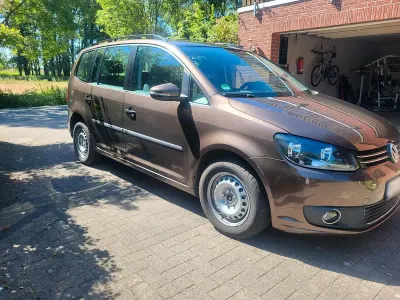Gebraucht VW Touran Trendline 140 PS (102 kW) 2011 Braun Van / Kleinbus