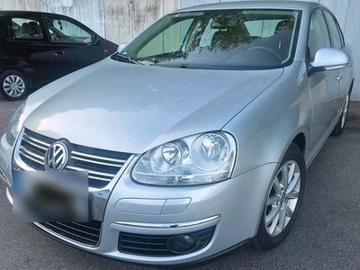 Begagnad VW Jetta 128 HK (94 kW) 2010 Silver Sedan
