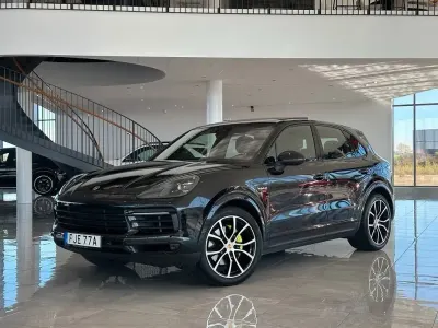 Gebraucht Porsche Cayenne E-Hybrid Chrono 462 PS (339 kW) 2021 Schwarz SUV