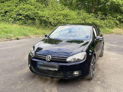 Gebraucht VW Golf VI 105 PS (77 kW) 2010 Schwarz Kleinwagen