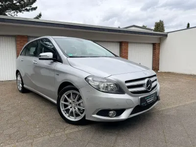 Gebraucht Mercedes B180 109 PS (80 kW) 2012 Silber Kleinwagen
