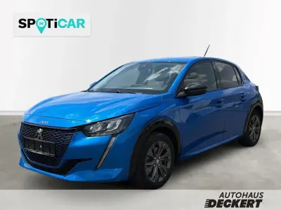 Gebraucht Peugeot e-208 Allure 100 kW (136 PS) 2023 Vertigo blau Kleinwagen