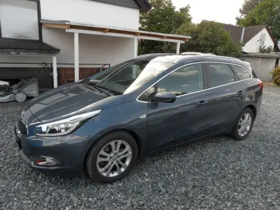 Gebraucht Kia Ceed 135 PS (99 kW) 2014 Blau Kleinwagen
