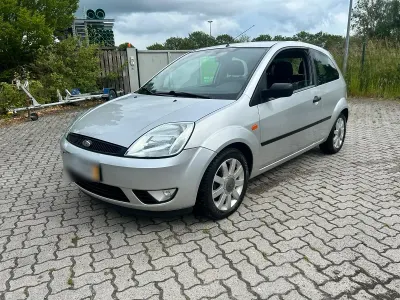 Gebraucht Ford Fiesta 80 PS (58 kW) 2004 Silber Kleinwagen