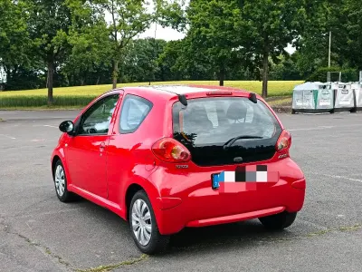 Gebraucht Toyota Aygo 60 PS (44 kW) 2007 Rot Kleinwagen