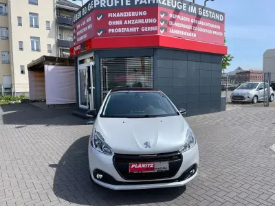 Gebraucht Peugeot 208 Allure 110 PS (80 kW) 2017 Weiß Kleinwagen