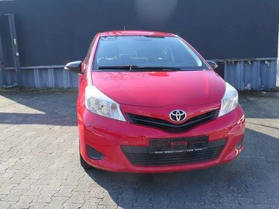 Gebraucht Toyota Yaris Cool 69 PS (50 kW) 2012 Rot Kleinwagen