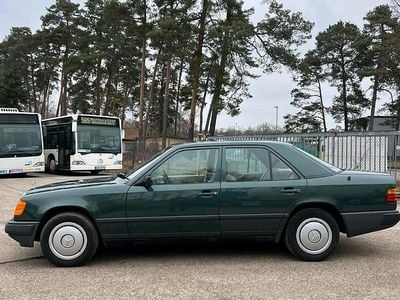Usata Mercedes E230 132 CV (97 kW) 1988 Verde Berlina