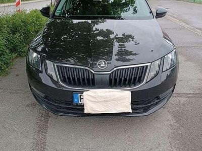 Second-hand Skoda Octavia Ambition 150 CP (110 kW) 2020 Negru Break