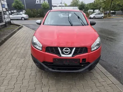 Gebraucht Nissan Qashqai Visia 114 PS (83 kW) 2010 Rot SUV