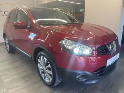 Gebraucht Nissan Qashqai Tekna 141 PS (103 kW) 2013 Alizarin crimson SUV