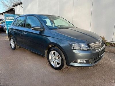 Grau Gebraucht 2015 Skoda Fabia Ambition Limousine | 9.999 € (Fairer Preis)